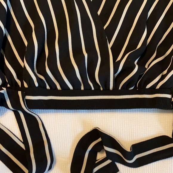 Necessary Objects cropped tie waist top striped S - Picture 5 of 12